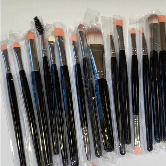 20 NEW MAKEUP BRUSHES GIFT BLACK SILVER GIFT BACHELORETTE BRIDE WEDDING - Picture 3 of 5